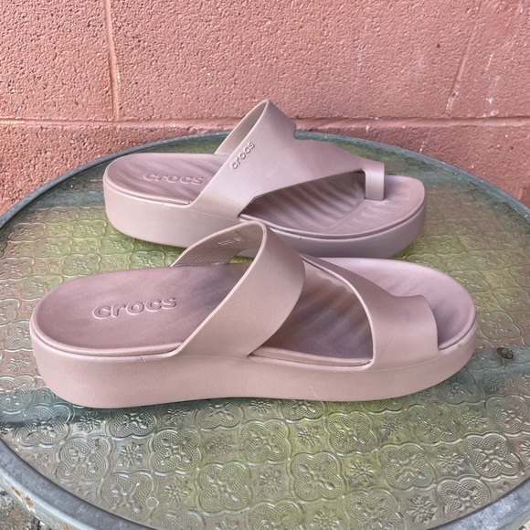 New Crocs Getaway Toe Loop Waterproof Platform Sandals Size 9 - Picture 4 of 10